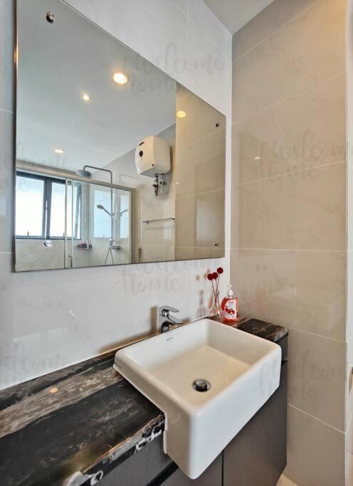 Bay Laurel, Country Garden Danga Bay Homestay By Welcome Home Johor Bahru Exterior foto